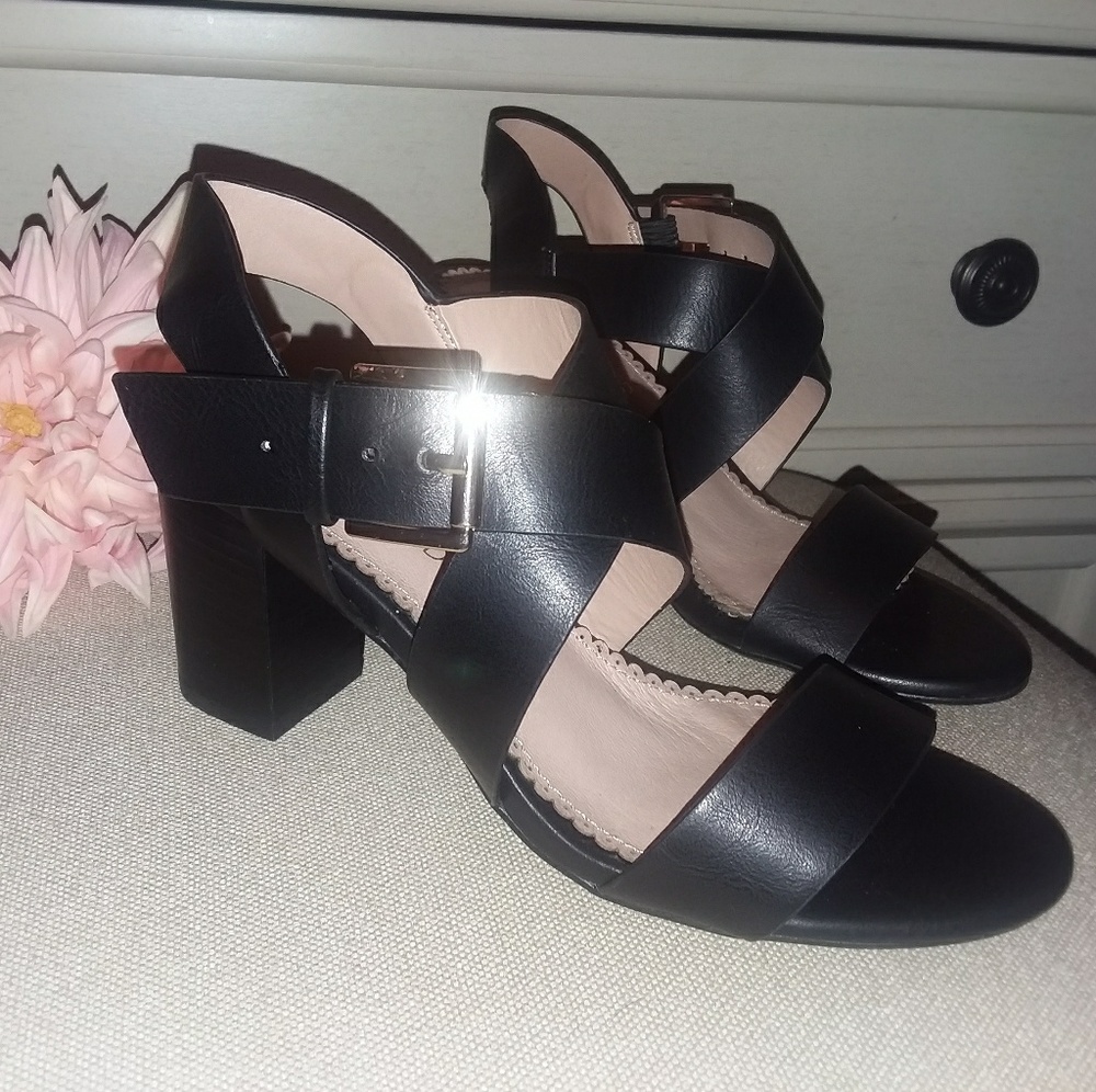 Women's restricted shoes